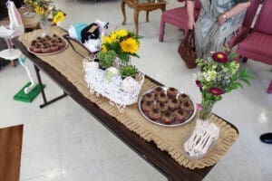Thrift Store, German chocolat cake cupcakes and figt basket display