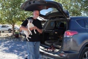 Emergency preparedness, Mill fire evacuee arriving with dogs in crates