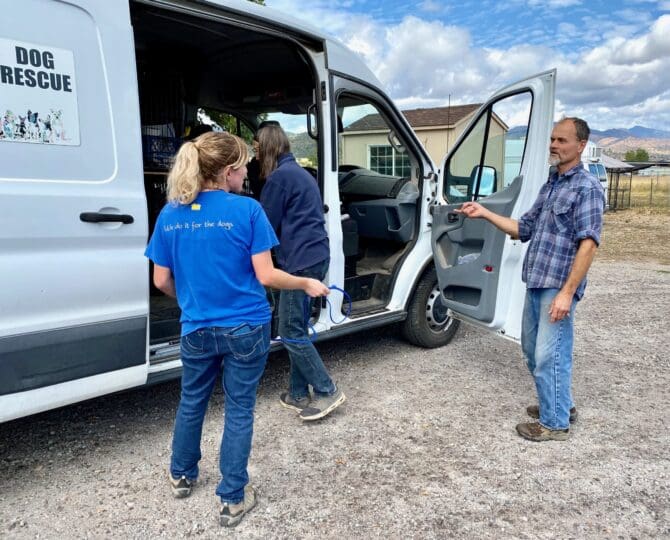 Ranch_staff_unloading_van_Puppypalooza
