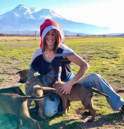 Libbie_with_malinois_puppies_Mt_Shasta2